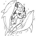 Супер герой Аквамен любит поплавать с дельфинами.