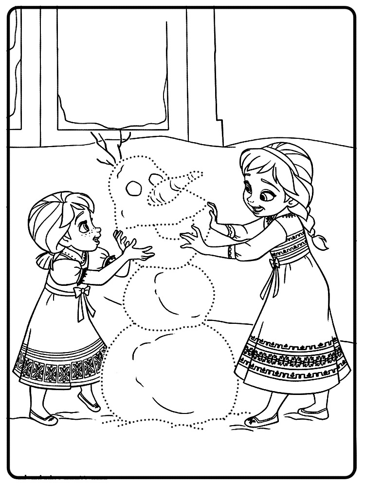 Милые девочки-красавицы слепили смешного и забавного снеговика.