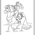 Привлекательный молодой принц едет на своем коне.